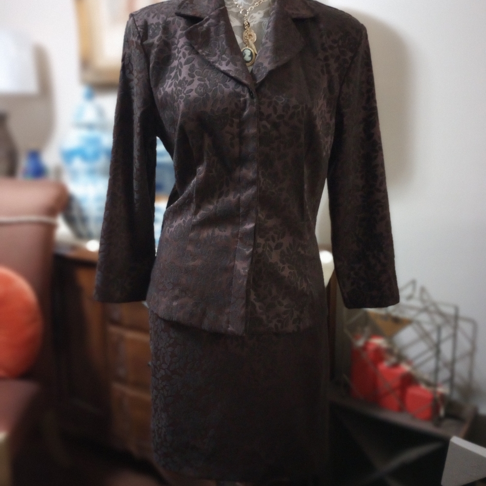 Alyn Paige Skirt Suit - Picture 6 of 11